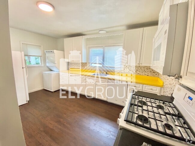 Building Photo - 14 Callender St