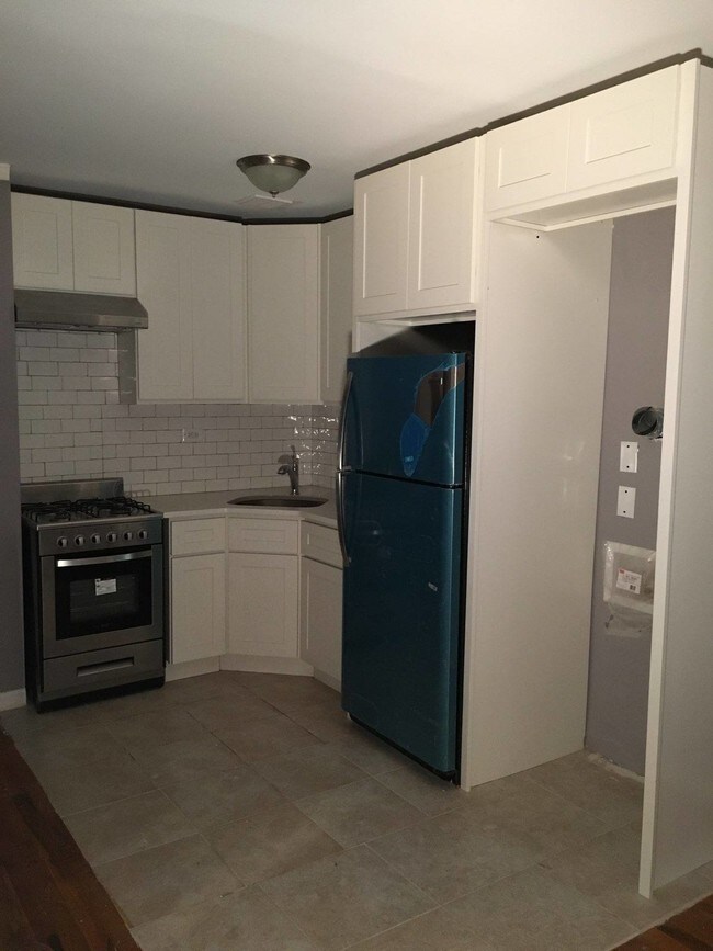 Foto del edificio - 2084 Valentine Ave