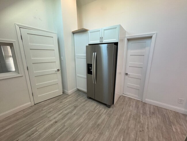 Building Photo - Stylish & Modern Living in the Heart of Tr...