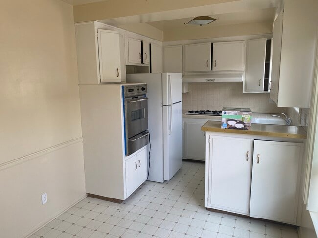 Foto del edificio - 1320 N Poinsettia Pl