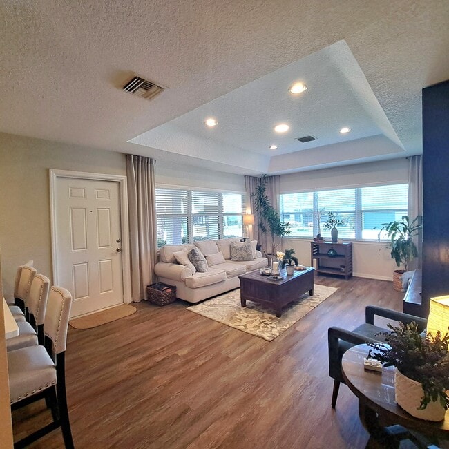 Building Photo - 1747 N Dovetail Dr