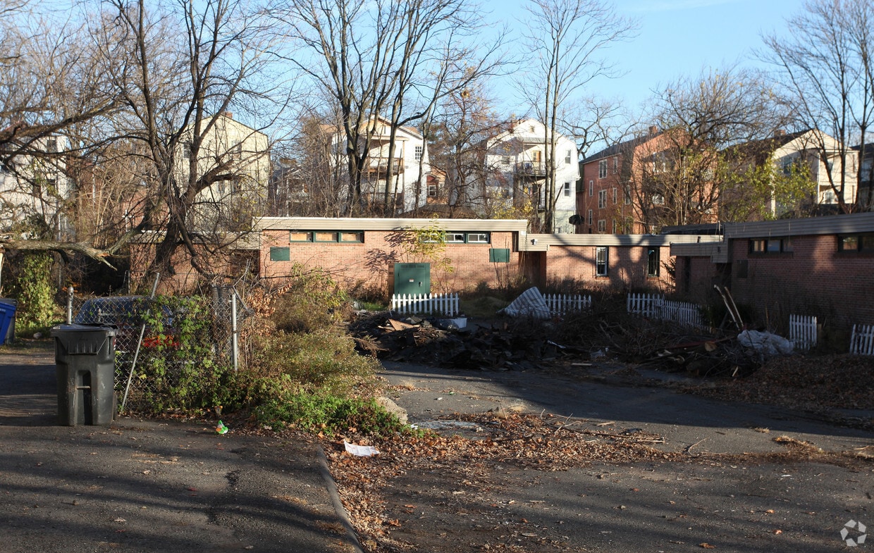 Building Photo - 280 Enfield St