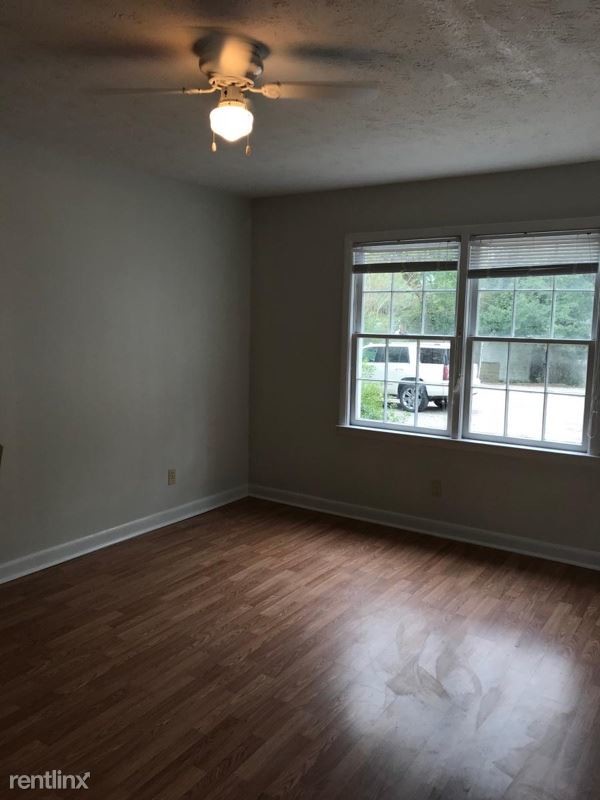 Foto del edificio - 2 br, 1.5 bath Townhome - 201 Cedar St