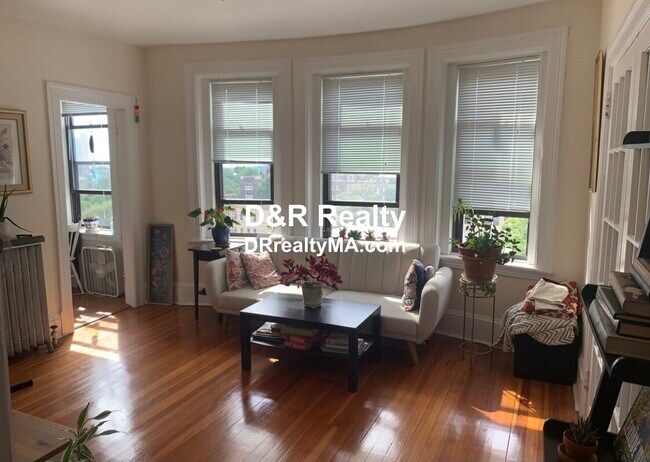 Building Photo - 885 Massachusetts Ave