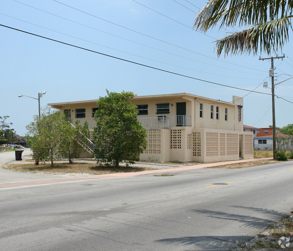 Foto del edificio - 720 NW 22nd Rd