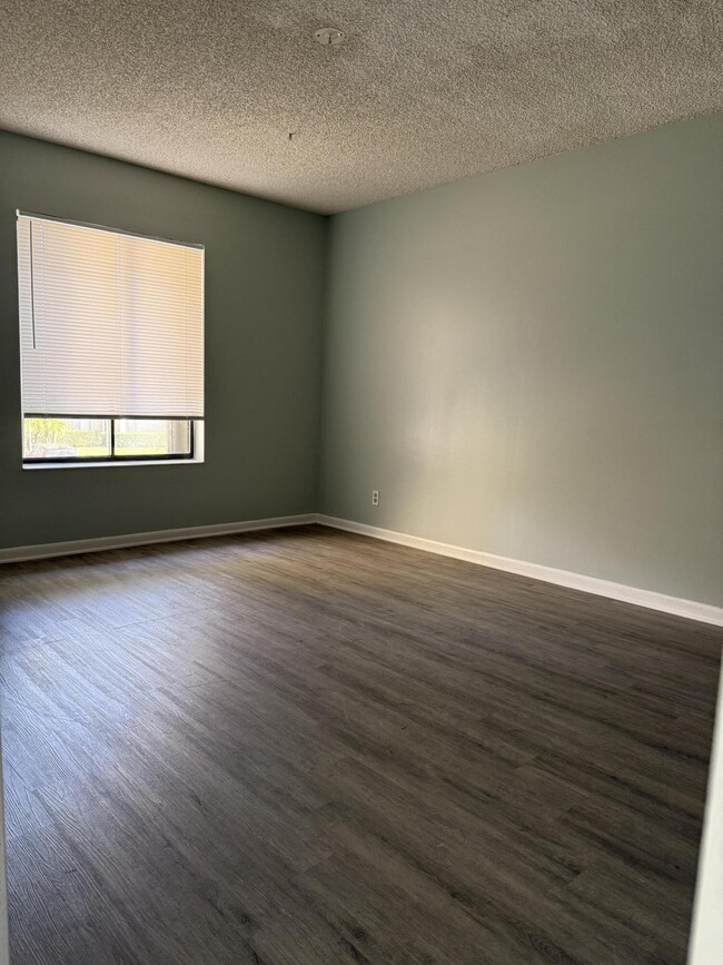 Building Photo - 718 Sunny Pine Way