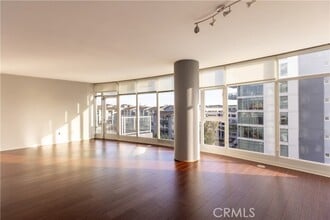 Building Photo - 400 W Ocean Blvd