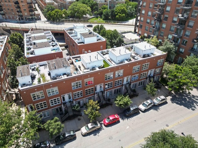 Building Photo - 855 W Erie St