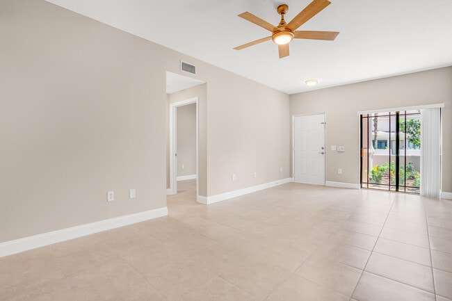 Building Photo - 2802 Sarento Pl