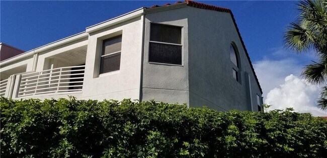 Foto del edificio - 2 bed 2 bath corner furnished isla del sol