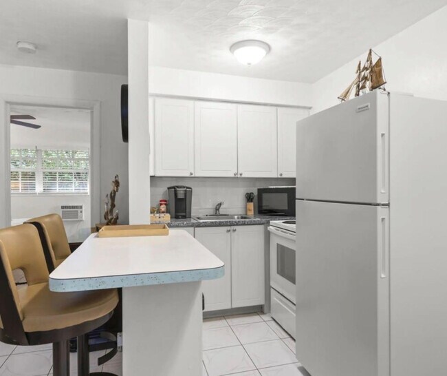 Building Photo - 820 NE 16th Ave