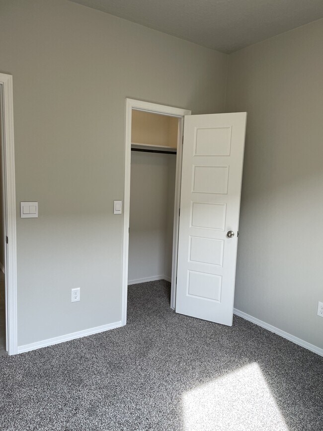 Foto del edificio - 4868 Longs Peak Rd NE