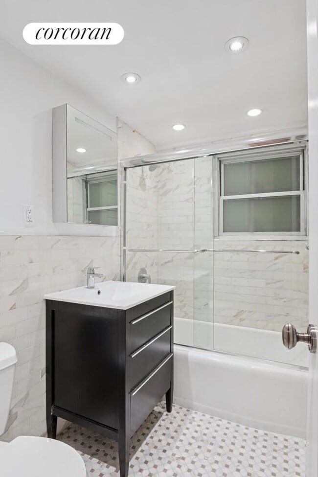 Foto del edificio - 333 E 46th St