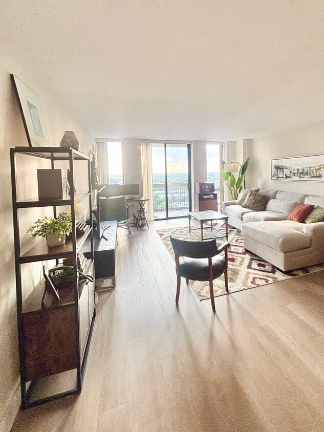 Foto principal - 1660 N La Salle Dr