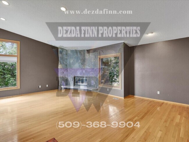 Foto del edificio - 3,700 sqft of Quiet Luxury & Stunning Views