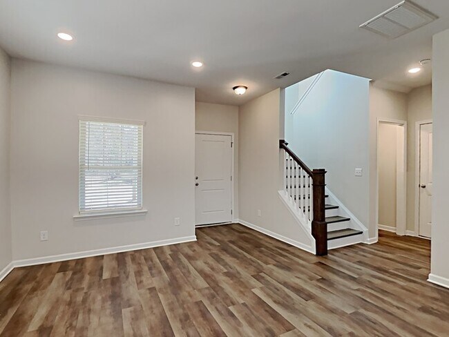 Foto del edificio - 471 Hager Lake Rd