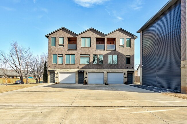 Building Photo - This luxurious 2BD/3BTH townhome in the he...
