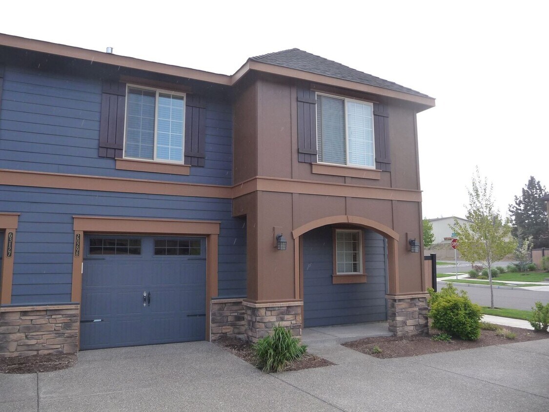 Foto principal - NW Bend 3 Bed/2.5 Bath Villa - Schaeffer D...