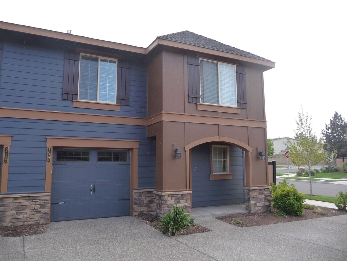 Primary Photo - NW Bend 3 Bed/2.5 Bath Villa - Schaeffer D...