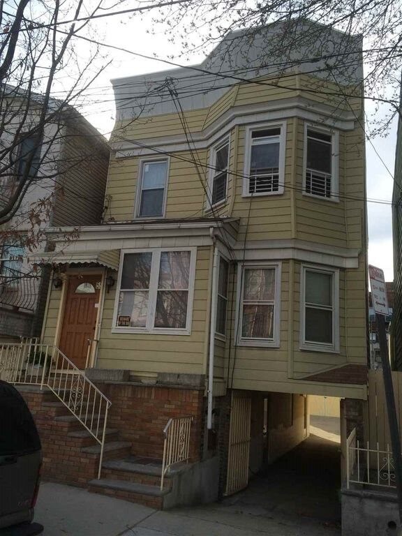 Primary Photo - 55 Montrose Ave