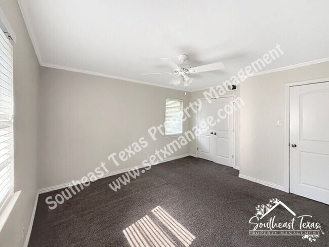 Foto del edificio - 2749 Rose Ave