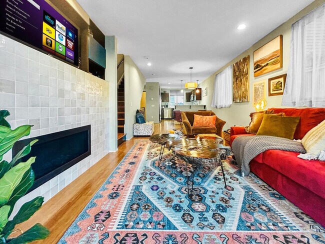 Foto del edificio - 2451A 55th Ave SW