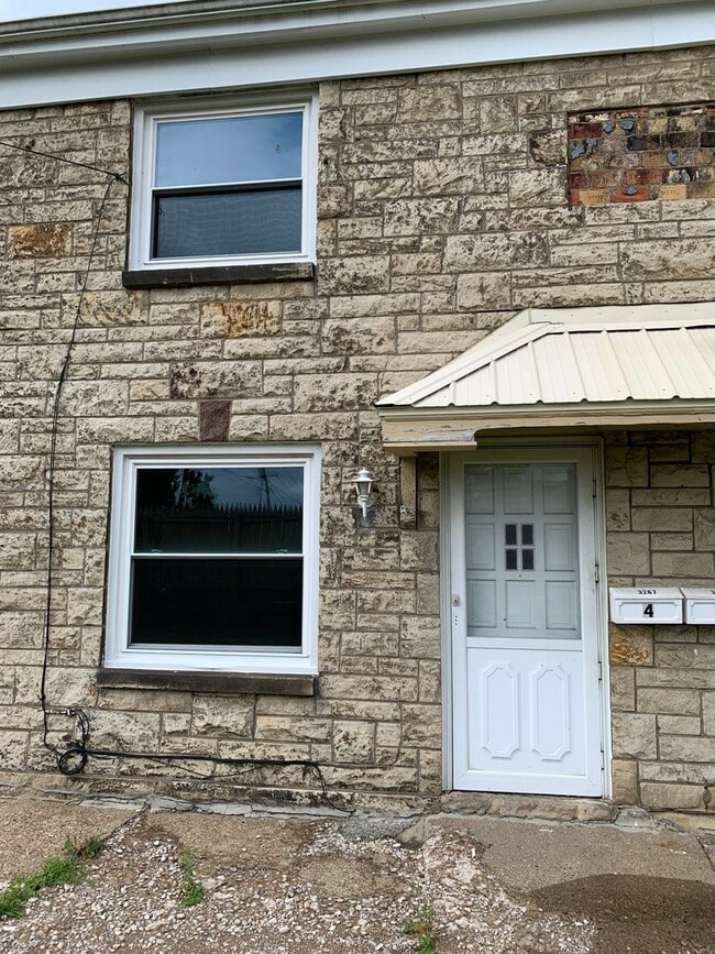 Foto del edificio - 3265 Sunset Blvd