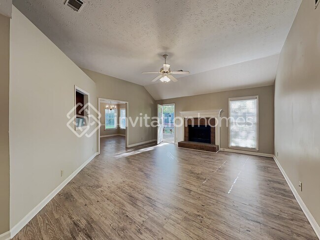 Building Photo - 561 Black Creek Dr