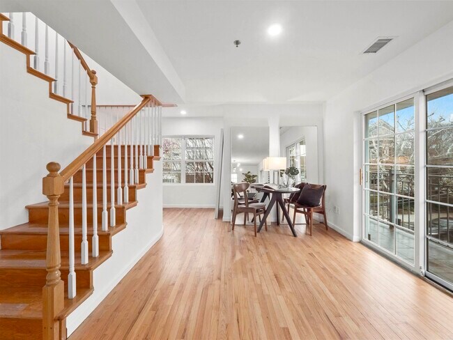 Foto del edificio - 5311 Fairview Terrace