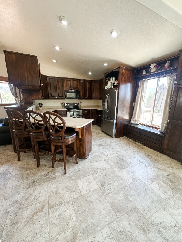 Building Photo - 462 E Pine View Dr