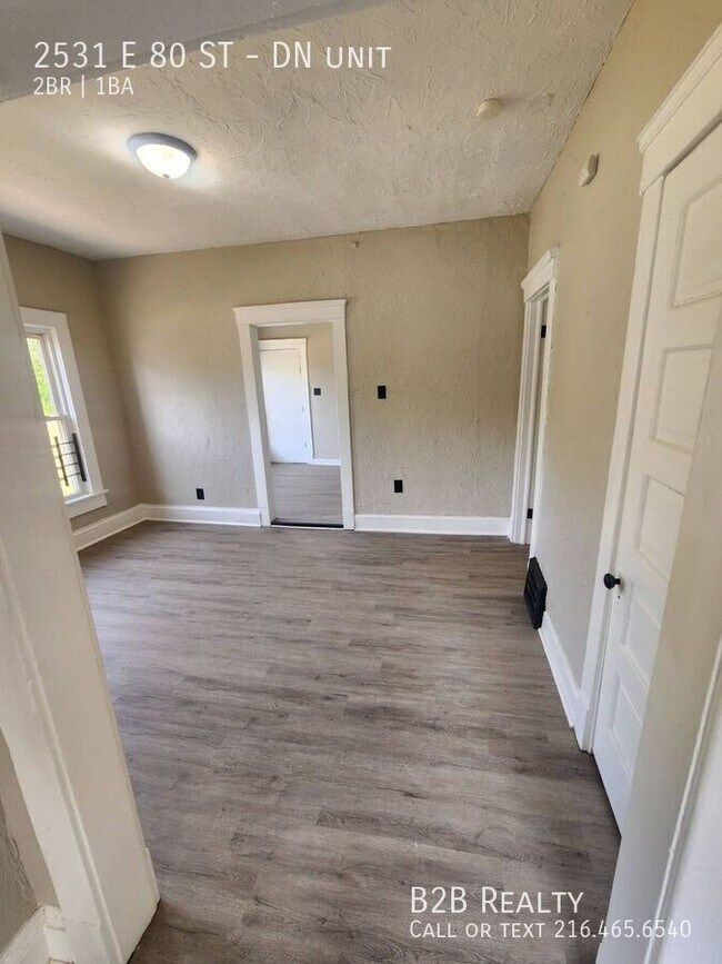 Foto del edificio - 2531 E 80th St