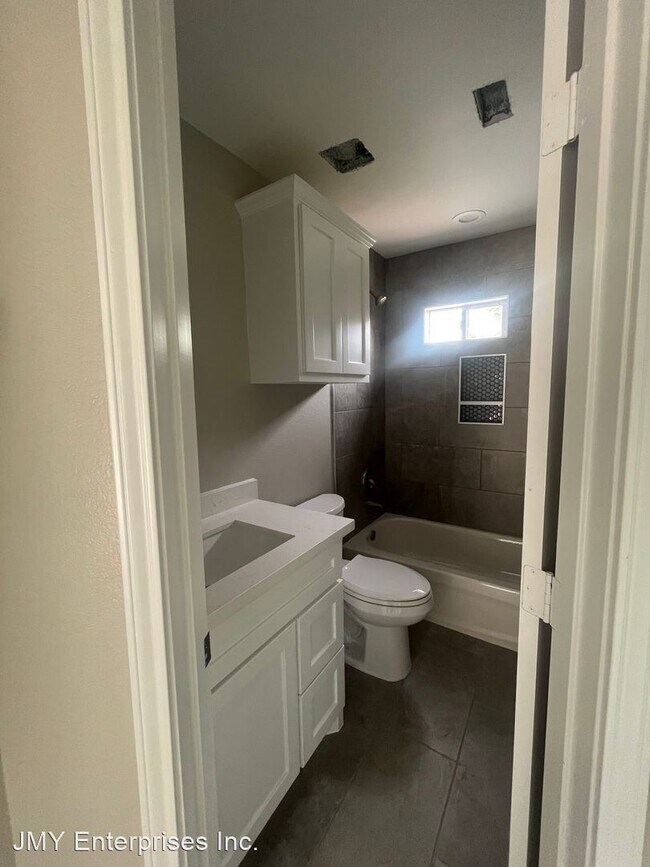 Foto del edificio - 2 br, 1 bath House - 9512 Coan St