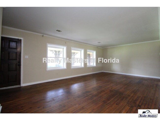 Foto del edificio - 1019 E Burgess Rd