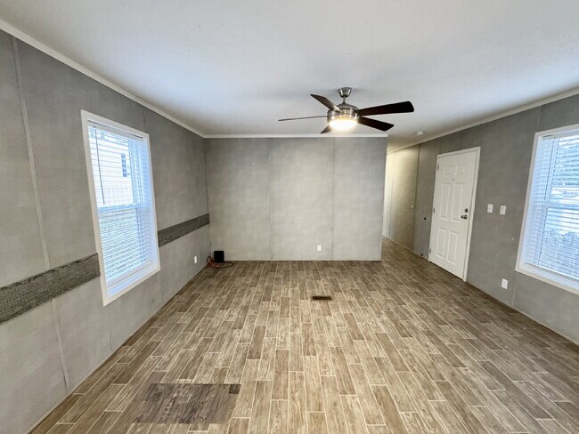 Building Photo - 3/2 in small Pendleton neighborhood