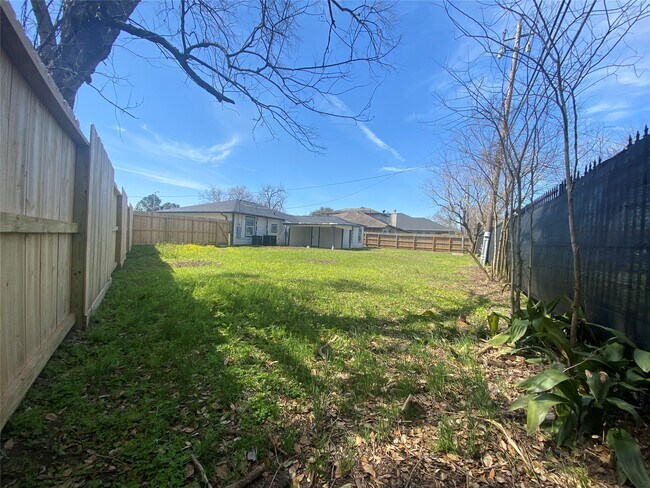 Building Photo - 4963 Culmore Dr