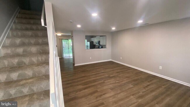 Foto del edificio - 4830 Dorsey Hall Dr