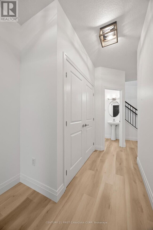 Building Photo - 3079 Pomeroy Ln