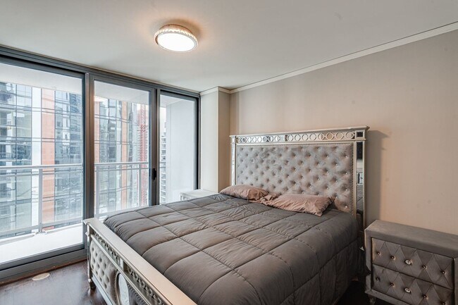Foto del edificio - 450 E Waterside Dr