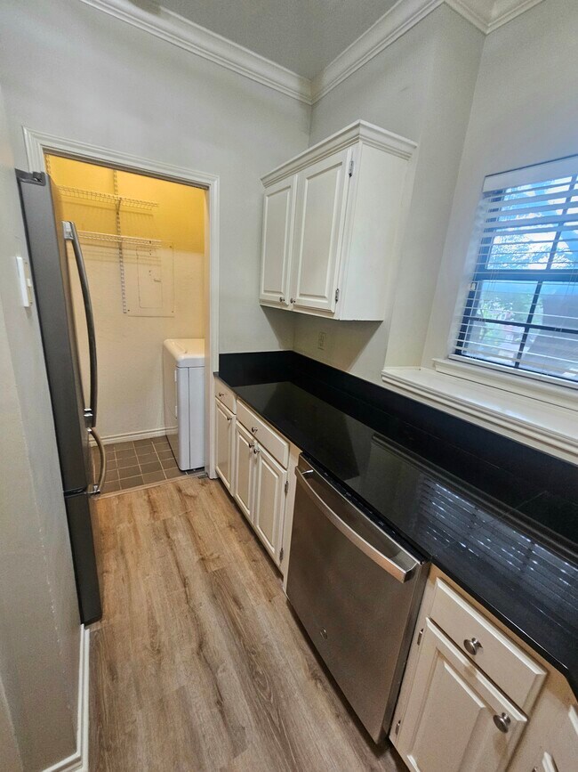 Foto del edificio - 6004 Auburndale Ave