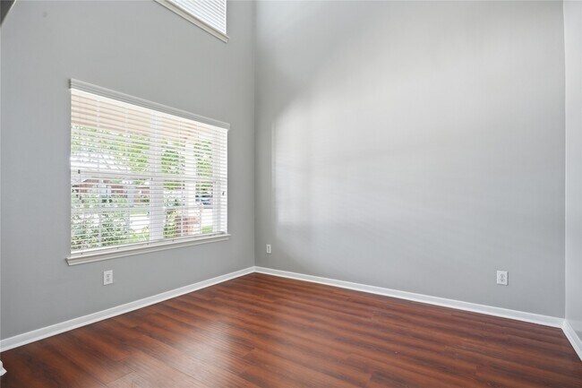 Building Photo - 2605 Los Alamos Cir