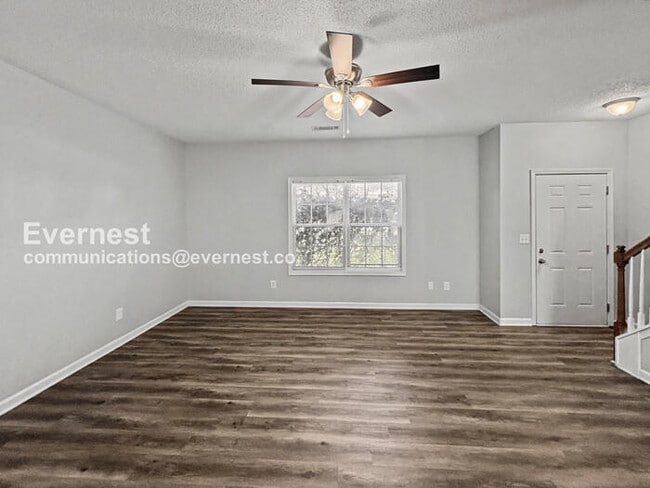 Foto del edificio - 8644 Thomas Ln