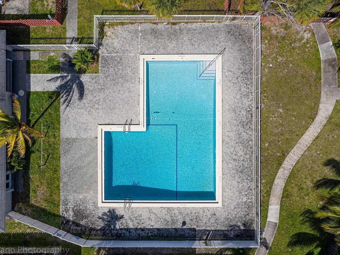 Photo - 180 SW 3rd Ave (Boynton Beach, FL)