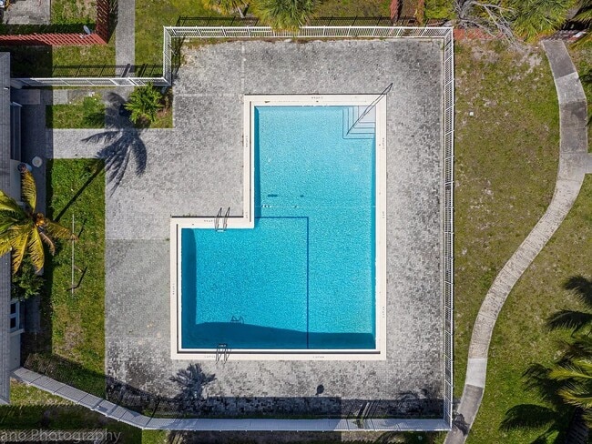 Photo - 180 SW 3rd Ave Townhome