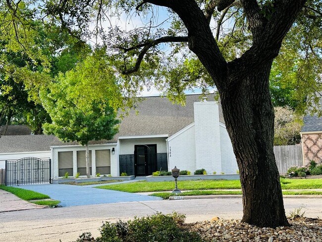 Building Photo - 1303 Ambergate Dr