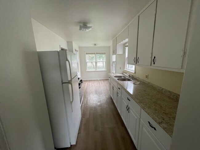 Kitchen - 743 Waverly Ave
