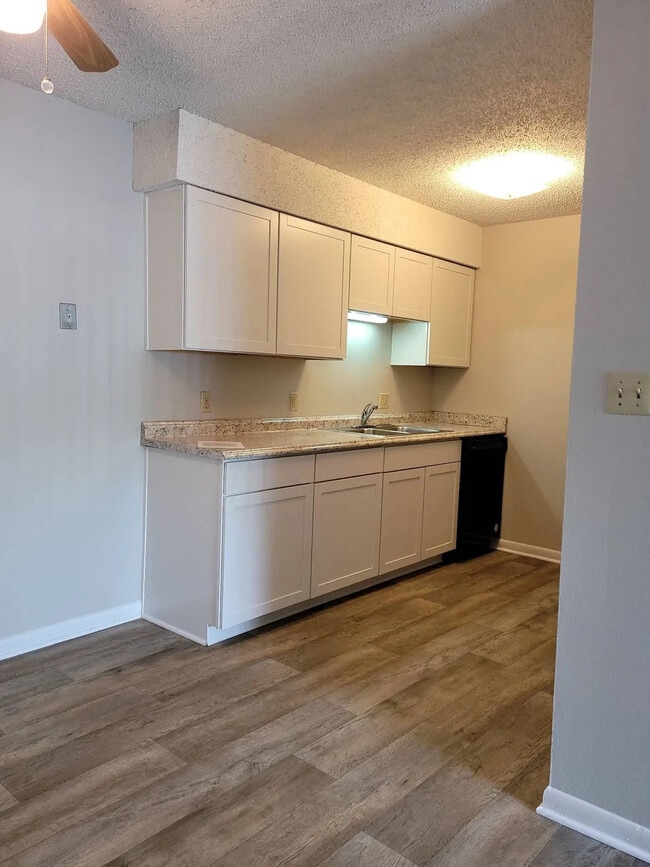 Building Photo - Oak Knoll Apartments