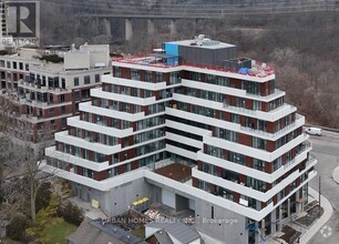 Building Photo - 160-160 Kingsway Crescent