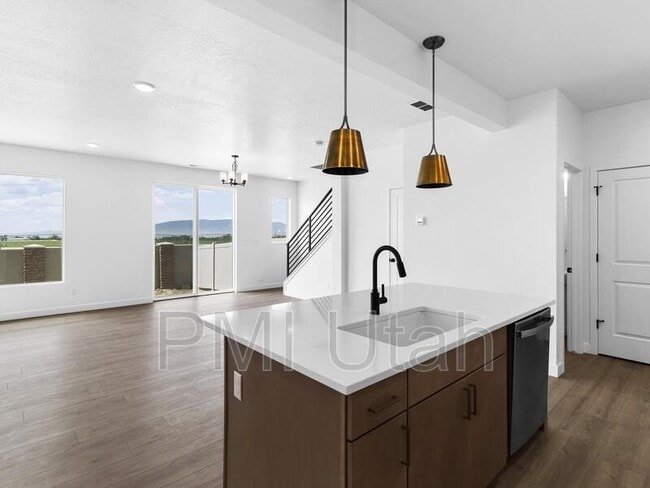Building Photo - 4935 Willowbank Dr