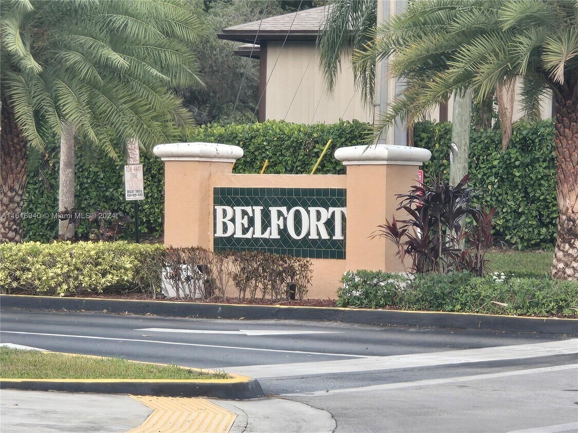 Primary Photo - 9610 S Belfort Cir