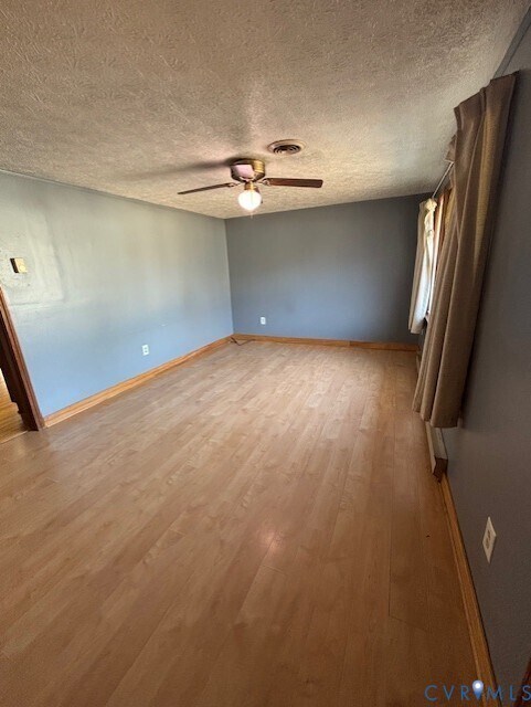 Foto del edificio - 15902 Gary Ave